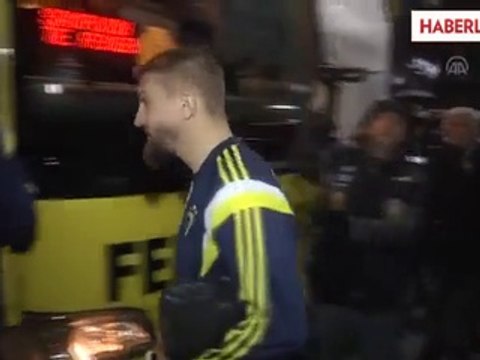 Fenerbahçe Kafilesi İstanbul'a Gitmek Üzere Atatürk Stadı'ndan Ayrıldı