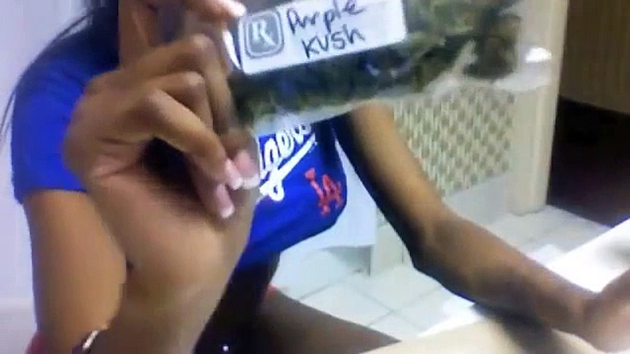 Rollin a Fat Blunt..