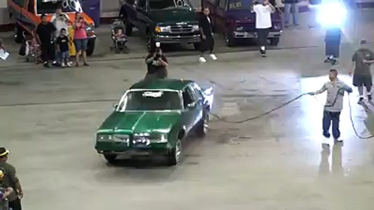 Car Dancing Like a Snake