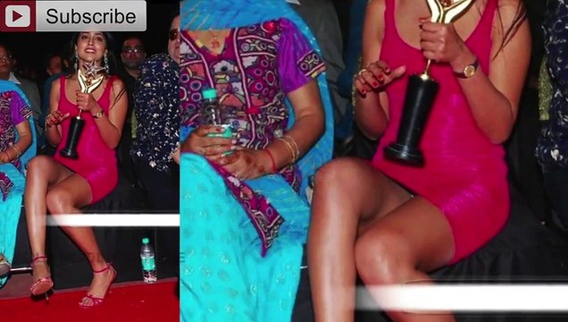 Shriya Saran EXPOSED _ Embarrassing WARDROBE MALFUNCTION BY 1 Saniya Hayat