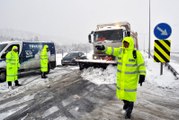 Kütahya'da Kar Yağışı Ulaşımı Durdurdu