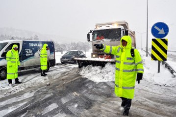 Kütahya'da Kar Yağışı Ulaşımı Durdurdu
