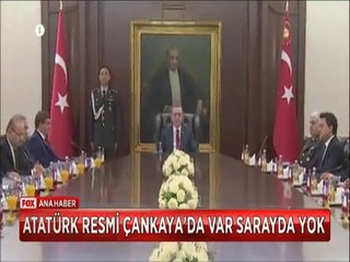 Çankaya'da olan Atatürk resmi Ak Saray'da yok