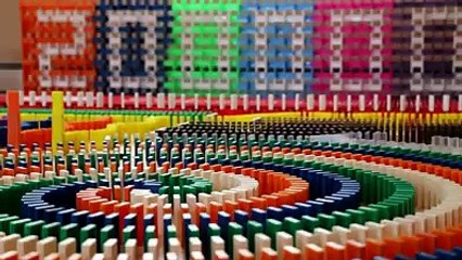 An Amazing chain of 22 Thousand Dominoes