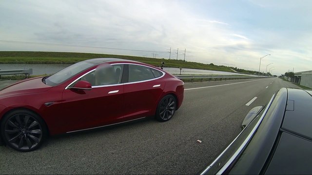 La nouvelle Tesla défonce l'ancienne : Model S P85D (691HP) vs P85 (415HP)
