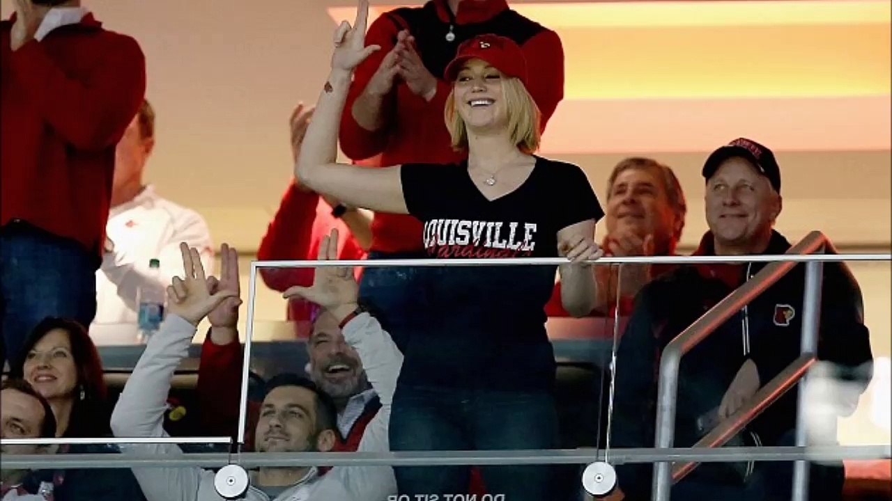 'L' is for Louisville! Jennifer Lawrence shows her team spirit with T-shirt and sign of support
