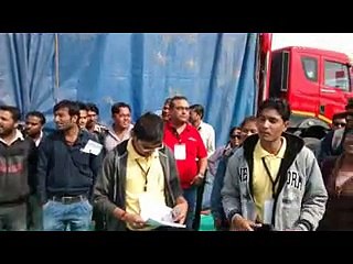 Beautiful Girl Perform Singing with Persang Karaoke Music System