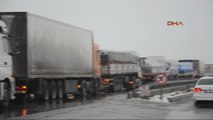 Manisa Akhisar Kar Yolları Kapattı, Binlerce Sürücü Mahsur Kaldı-1