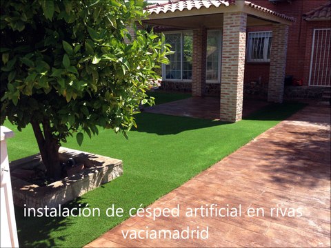 videos jardines cesped artificial