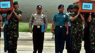 First AirAsia Flight 8501 bodies arrive at airport