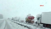 Balıkesir Kar Yolları Kapattı, Binlerce Sürücü Mahsur Kaldı 3