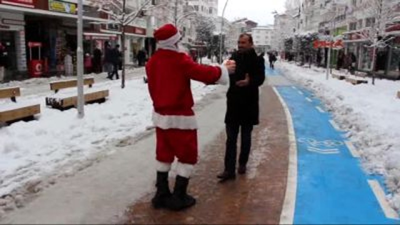 Bolu BBP'liler, 'Yeniçeri'ye 'Noel Baba'yı Kovalattı