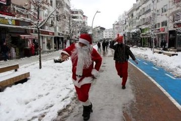 Bolu'da BBP'liler, 'Yeniçeri'ye 'Noel Baba'yı Kovalattı
