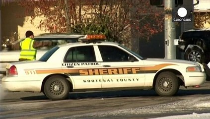 Egy kétéves kisfiú véletlenül agyonlőtte anyját egy amerikai szupermarketben