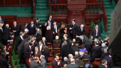 Tunus'ta Yeni Cumhurbaşkanı Sibsi Yemin Etti