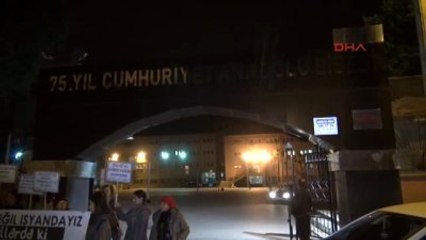 Antalya Liseli Kızlardan 'Okulda Taciz' Protestosu