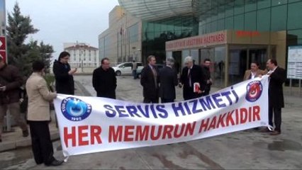 Trabzon' da Hastane Önünde Servis Eylemi
