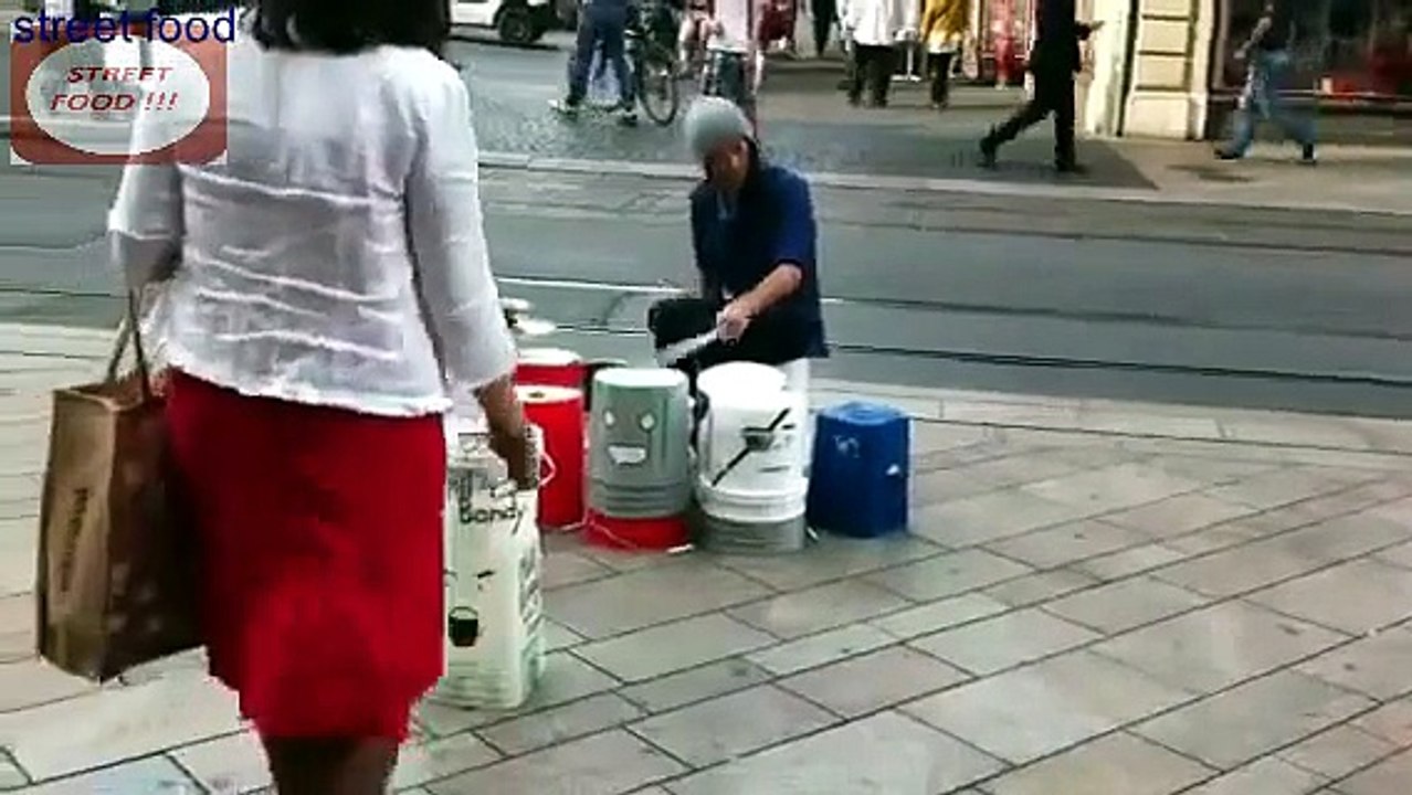 Street Food - Street Bucket Drummer Phil Bondy in Genava_(new)