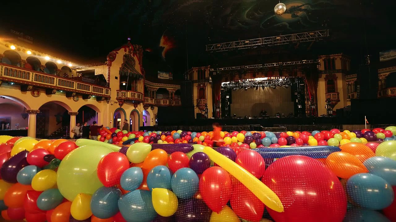 Setting Up A Balloon Drop