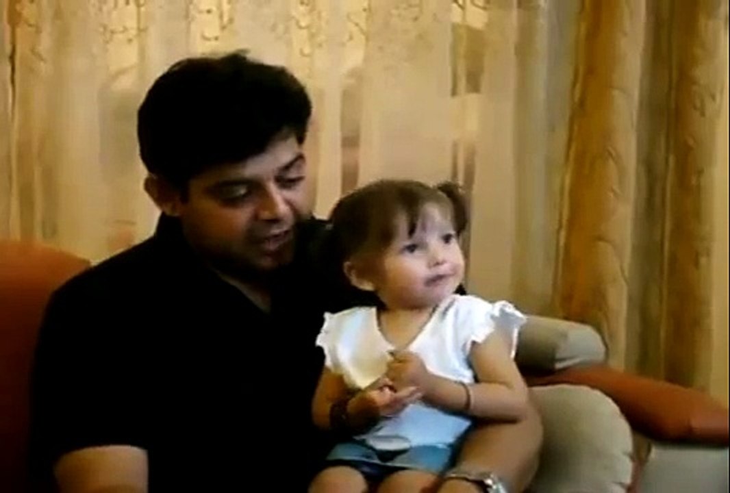 Pakistani Funny Clips cute girl with a funny talent 2014