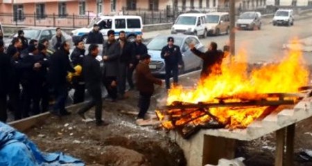 Konutzede, Kendini Herkesin Gözü Önünde Ateşe Attı