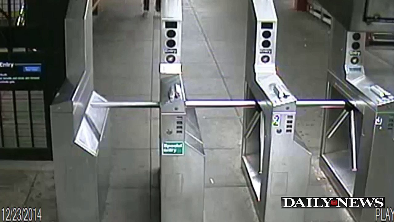 Raw: Man Wanted For Assault On D Train Platform