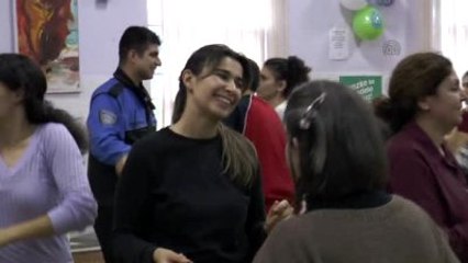 Polisten Engellilere Sürpriz Yeni Yıl Kutlaması