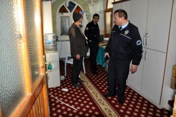 Hırsızlar, Çalacak Bir Şey Bulamayınca İmama Not Bıraktı