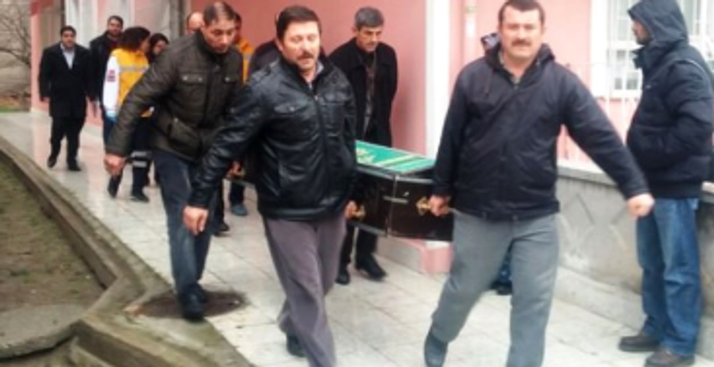 Annesini Boğazını Keserek Öldürdü
