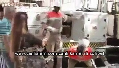 Baretiyle Harika Ötesi Gösteri Yapan Adam