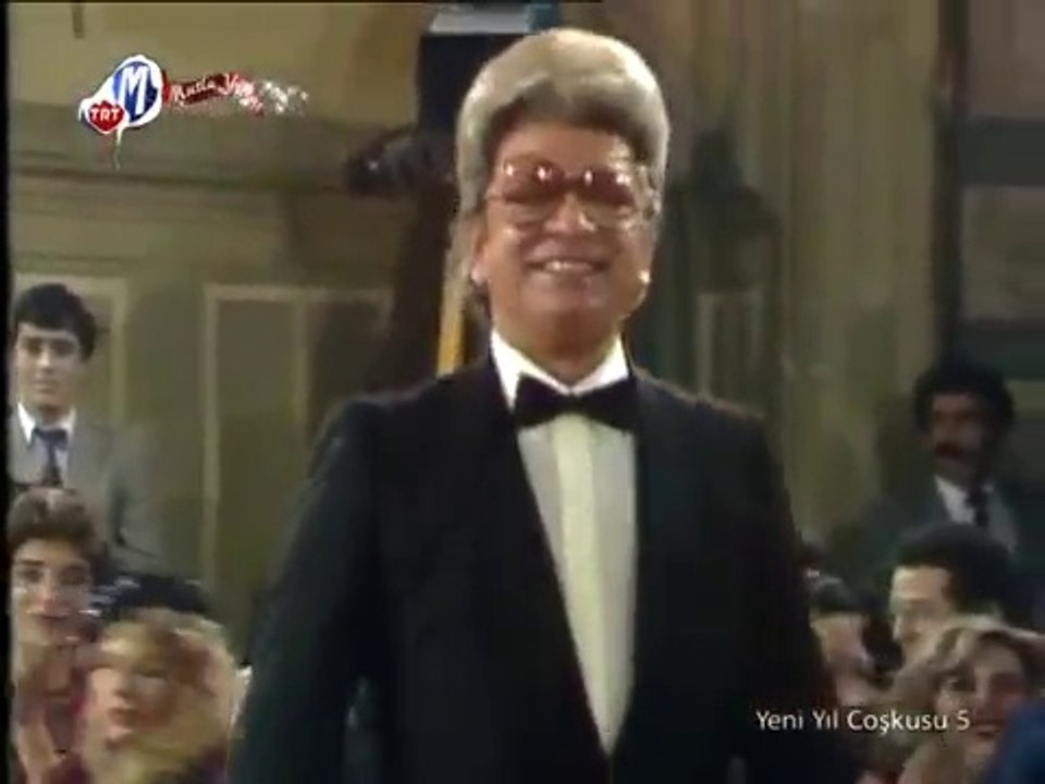 Zeki MÜREN - GİTME SANA MUHTACIM