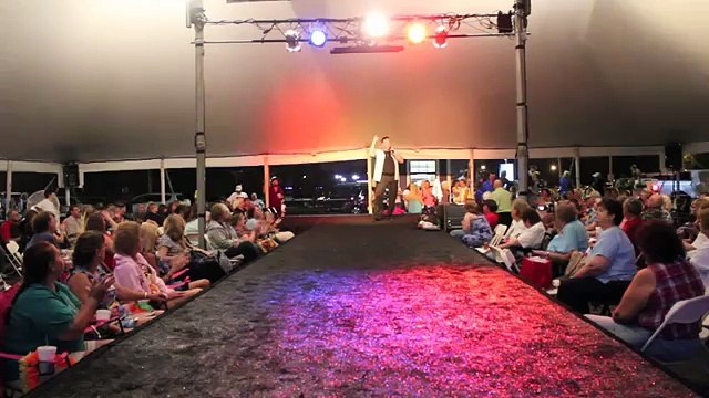 Scott Michael sings WORKING ONA BUILDING at Elvis Week 2013 video