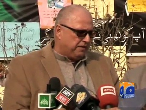 Younis Khan visits Peshawar School