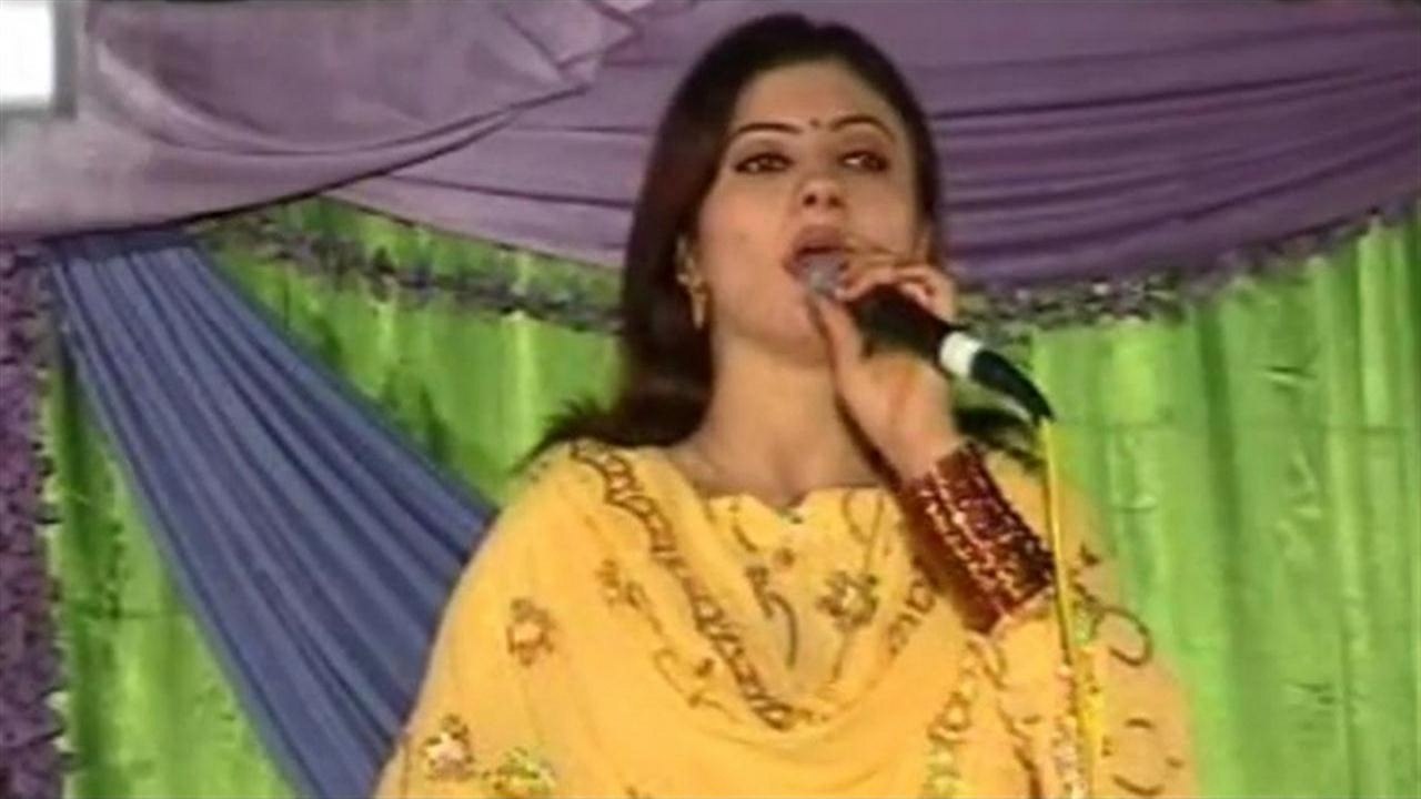Nazia Iqbal - Adam Khan Charsi