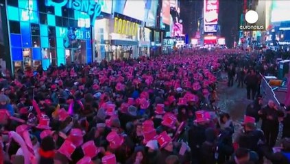 Spektakulär und farbenfroh: Jahreswechsel mit Knalleffekt