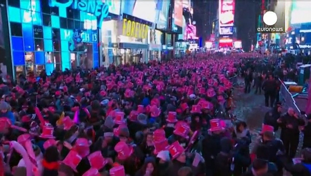 Spektakulär und farbenfroh: Jahreswechsel mit Knalleffekt