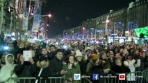 Feu d'artifice et spectacle lumineux sur les Champs Elysées