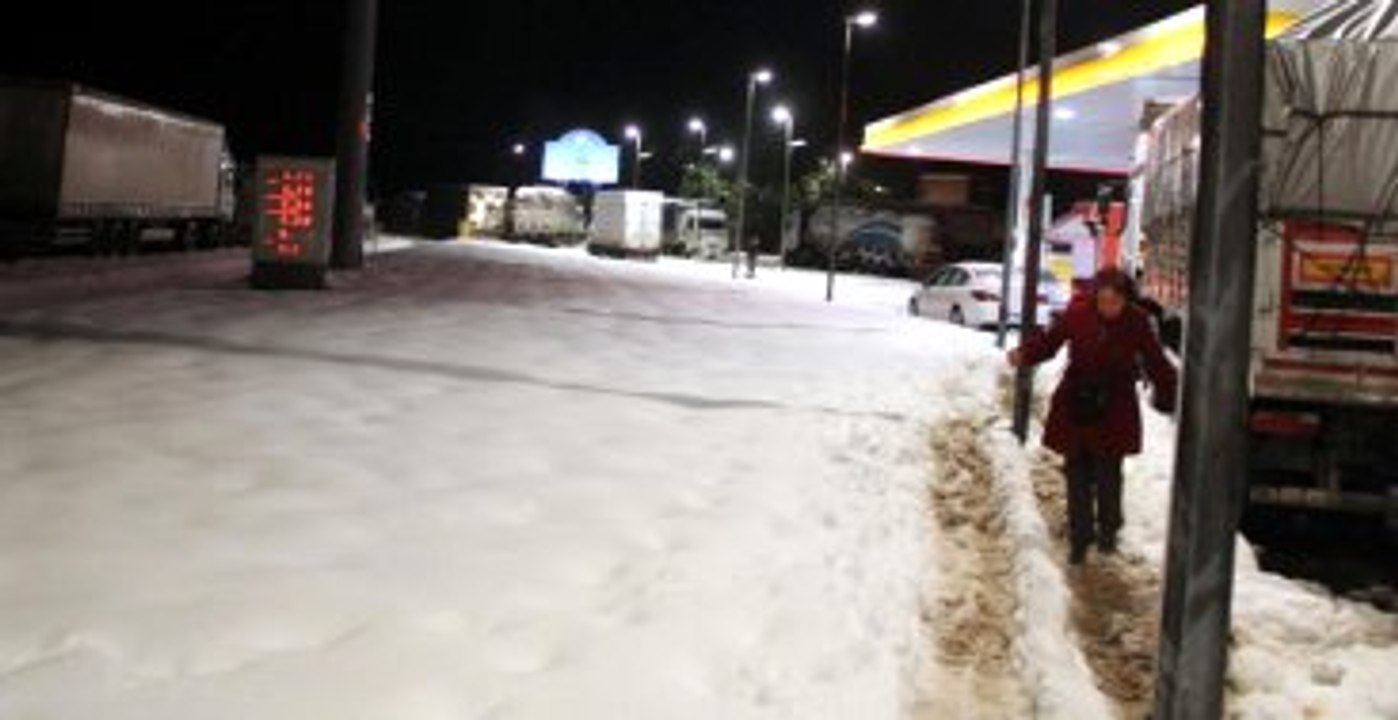 Kar Yüzünden Kapanan Balıkesir-İzmir Yolu 45 Saat Sonra Açıldı