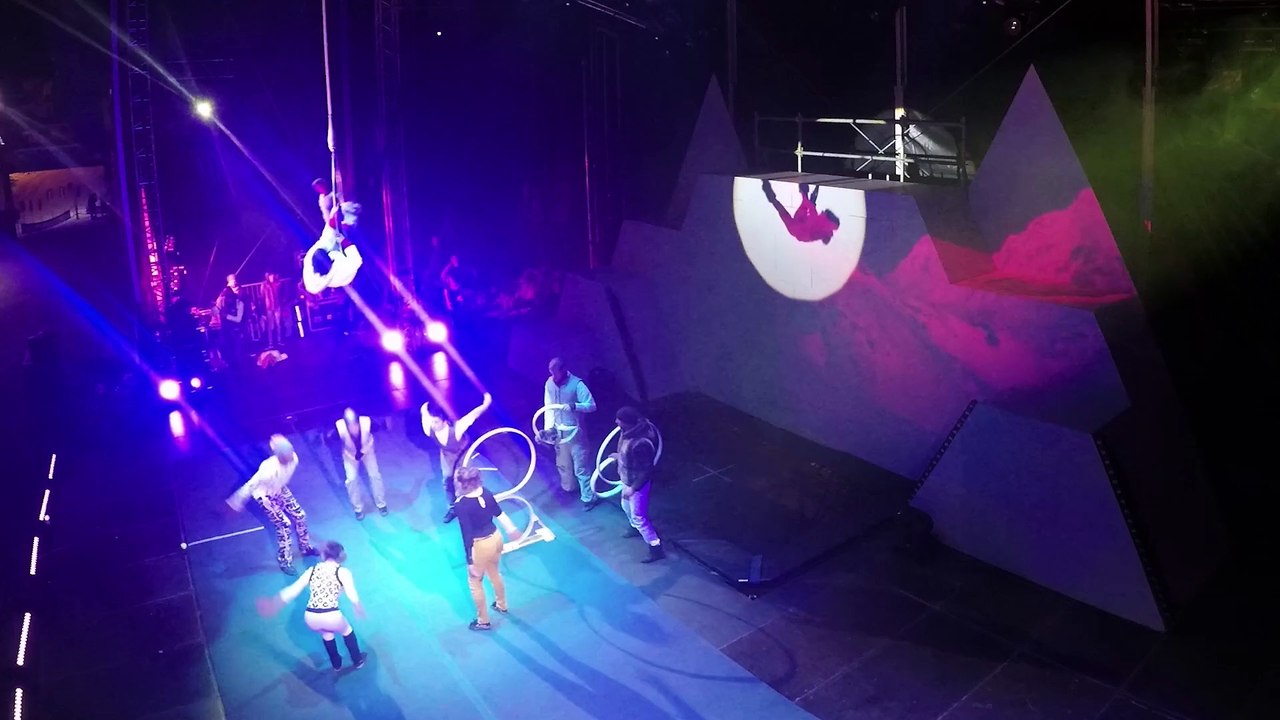 Tignes: le réveillon avec le cirque Eloize