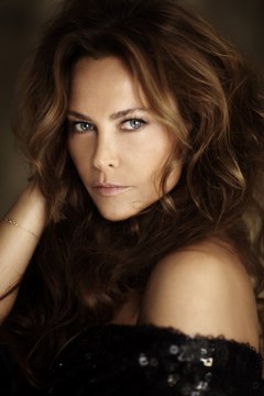 Orhan Gencebay, Hülya Avşar'ın Poposunu Tokatladı