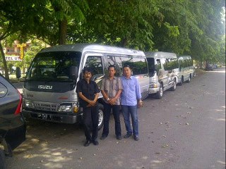 sewa minibus elf long toyota hiace surabaya
