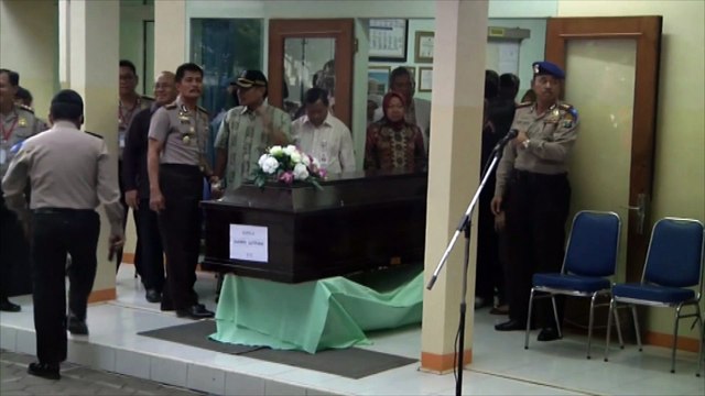 AirAsia vol 8501 : première victime identifiée et inhumée