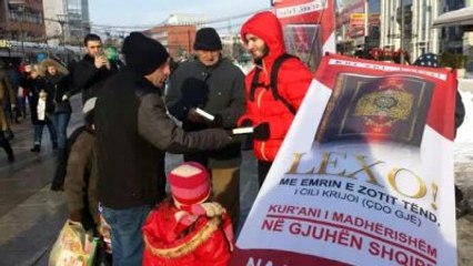 Kosova?da Lisba Yılbaşında Kur?an-I Kerim Dağıttı