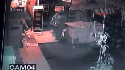 Kadın Hırsız Güvenlik Kamerasına Yakalandı