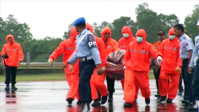 Disparition de l'avion d'Air Asia : le mauvais temps peut-être à l'origine du crash