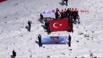 2 Bin 100 Metre Rakımda 150 Metrelik Türk Bayrağı