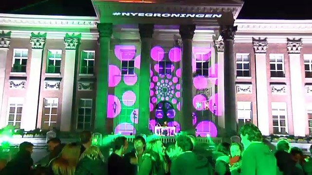 Duizenden mensen bij eerste Nieuwjaarsfeest op Grote Markt - RTV Noord