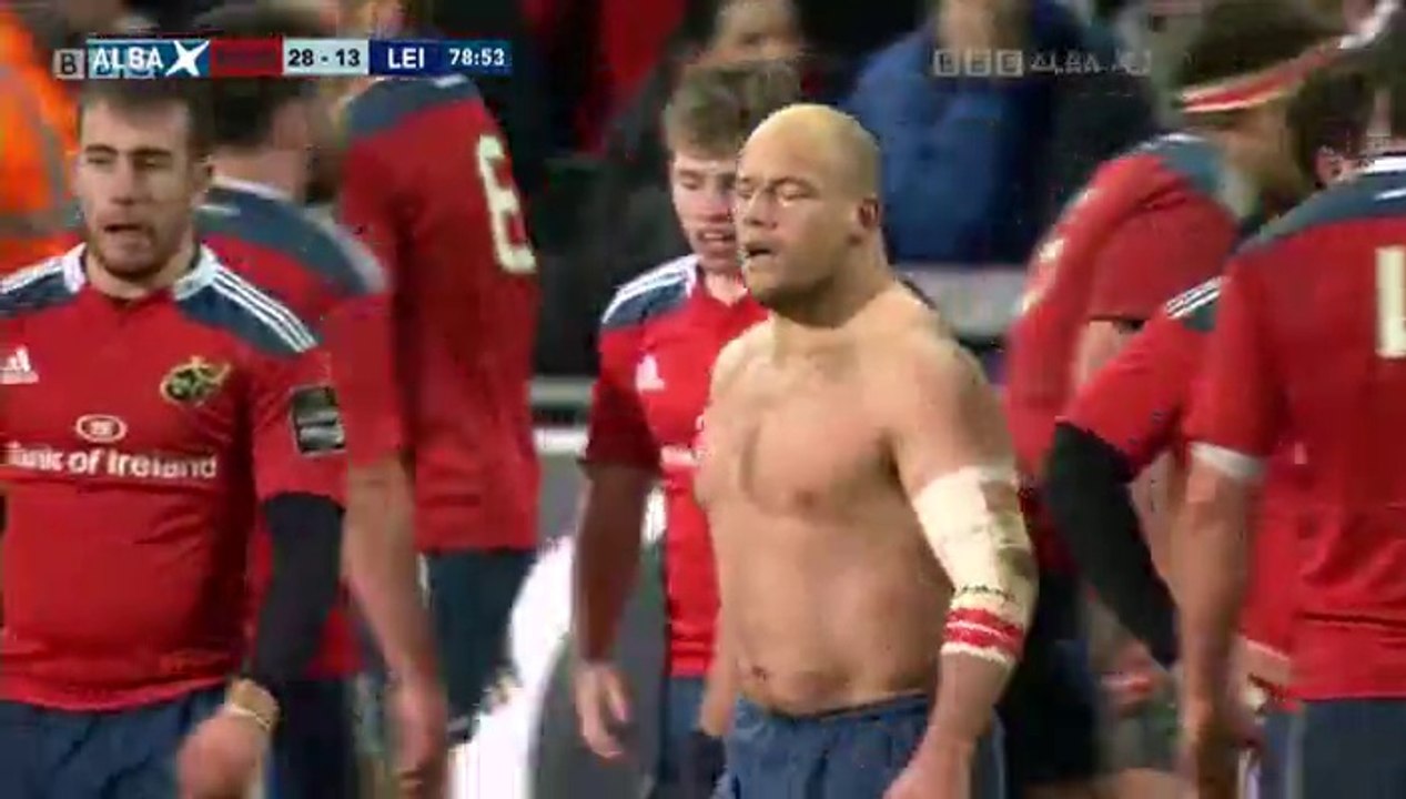 BJ Botha préfère jouer torse poil