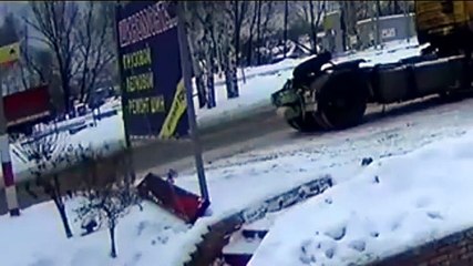 Yok böyle kaza! Adama hiçbir şey olmadı!