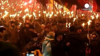 Milhares de ultranacionalistas desfilam em Kiev